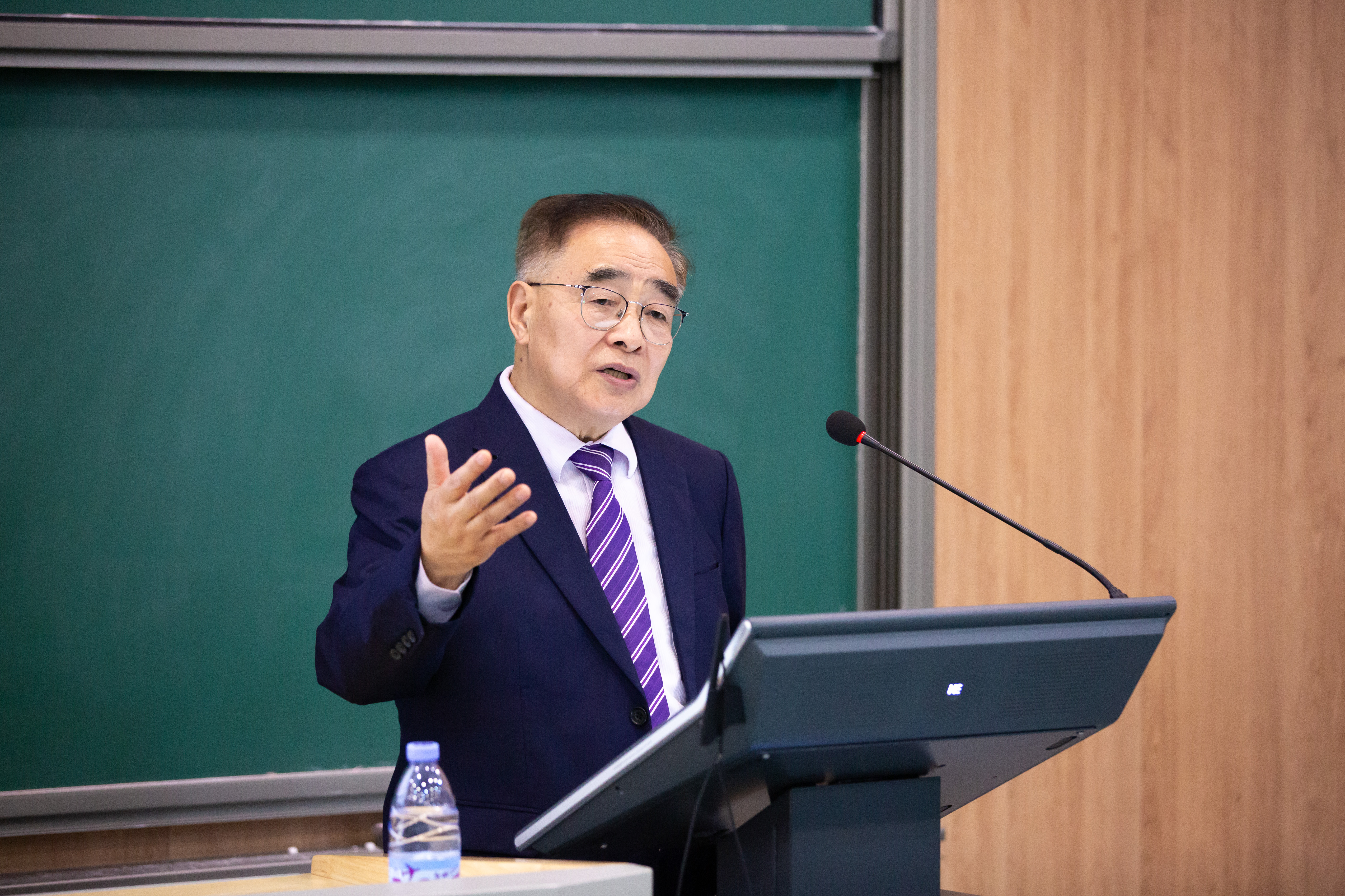 南京中医药大学中国工程院院士、国医大师张伯礼在“淡安讲堂” 作专题报告