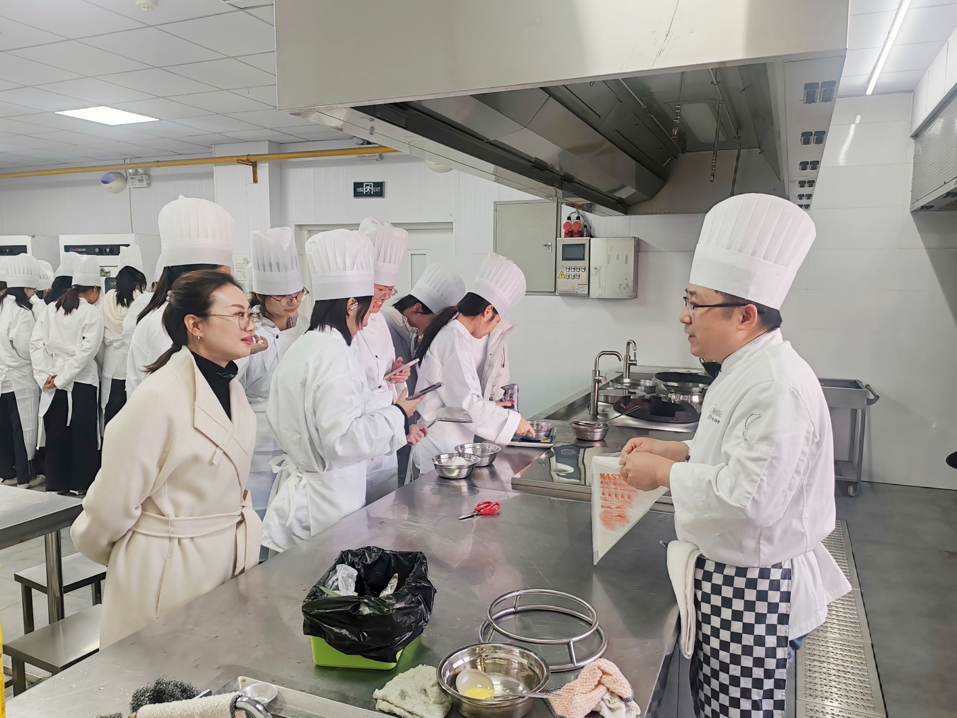 南京中医药大学“复刻”古籍膳食|淡安书院开展“典籍里的性能馐饵” 劳动实践课